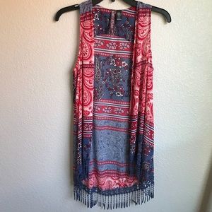 Floral sleeveless lace fringe vest